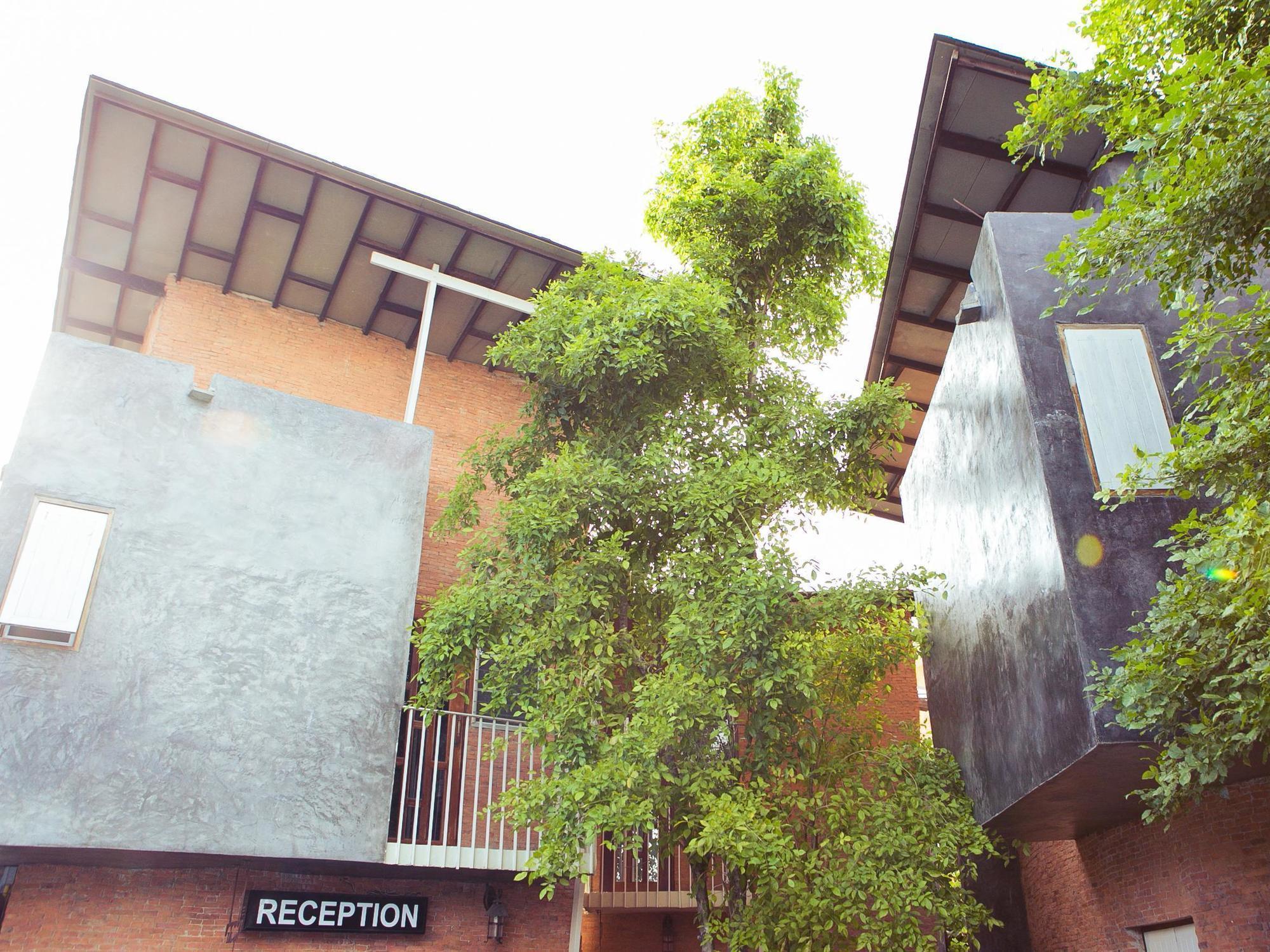 Hy Resort Chonburi Buitenkant foto
